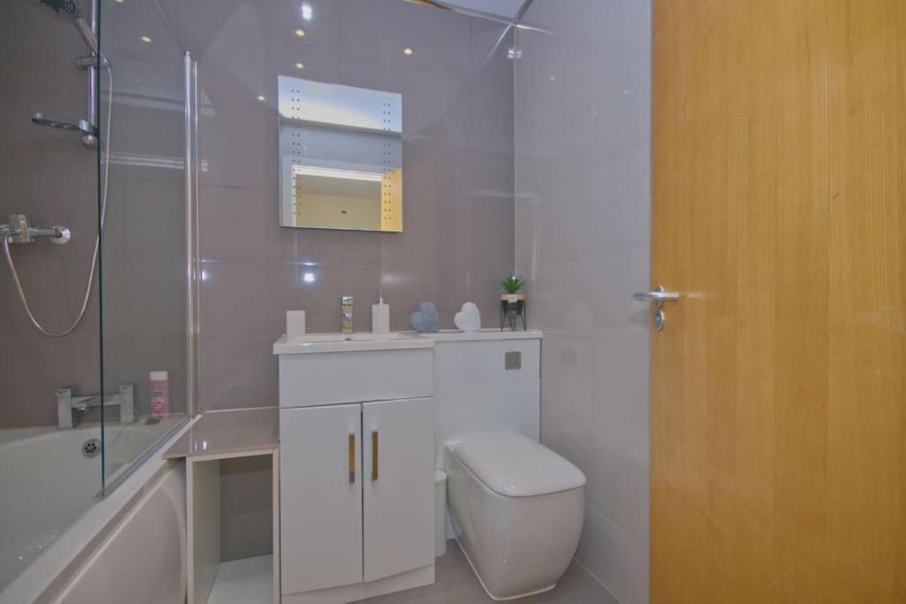 Alluring 2 Bedroom Leeds City Centre Apartment- Self Check-In,Balconied Apartment Екстериор снимка